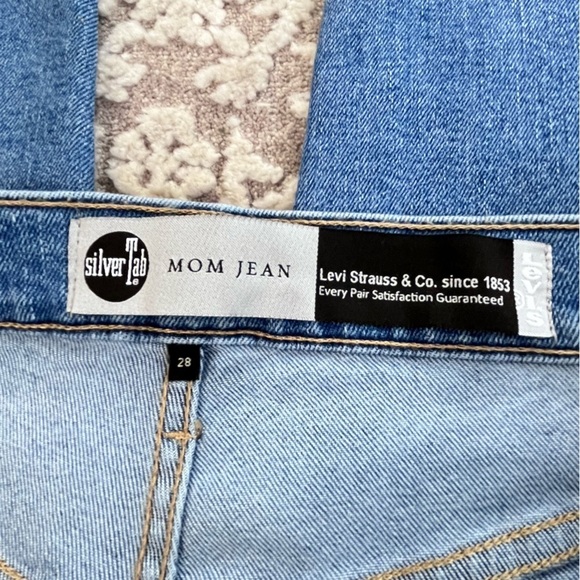 NWOT Levi’s Silver Tab Mom Jean High Waist Distressed - Picture 11 of 15